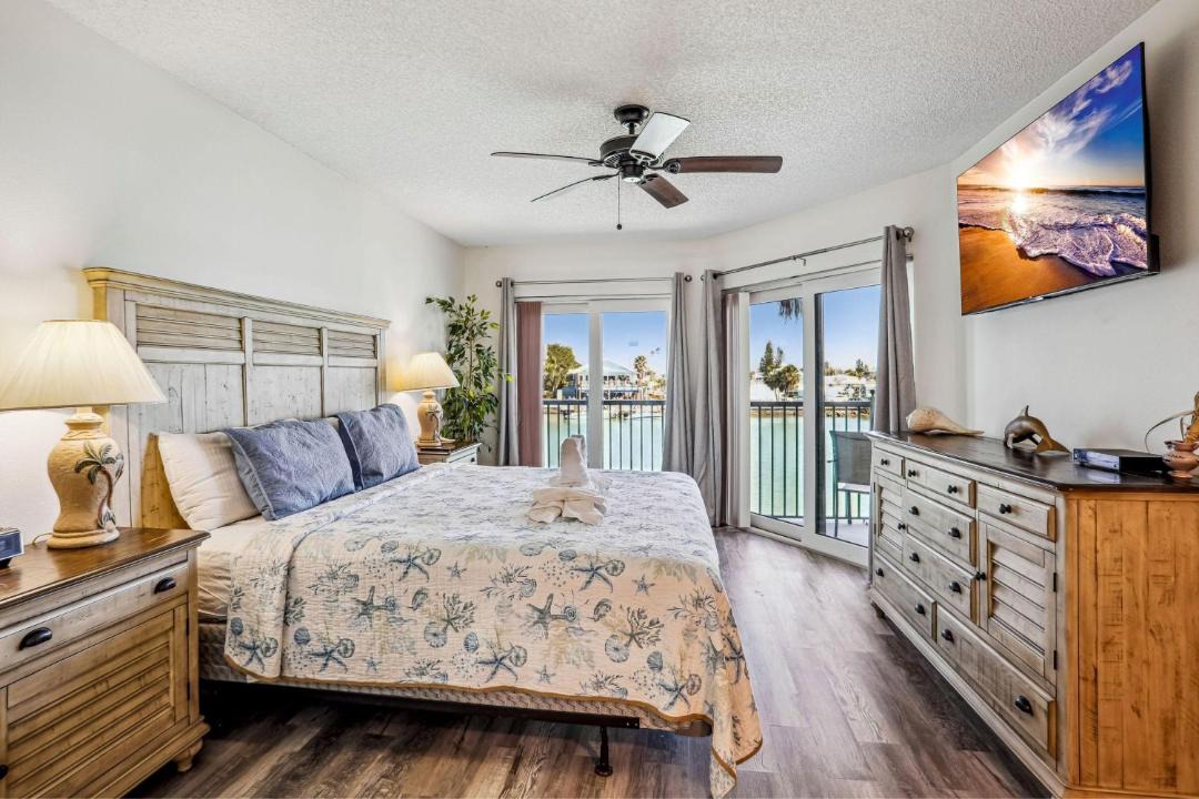 Photo of Bedroom in Sunset Beach