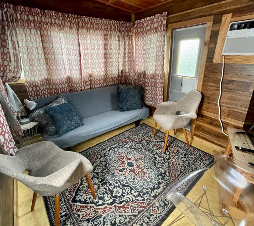 Photo of Livingroom in Sailboat Bend