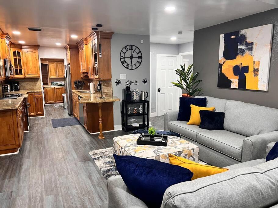 Photo of Livingroom in Miami Gardens