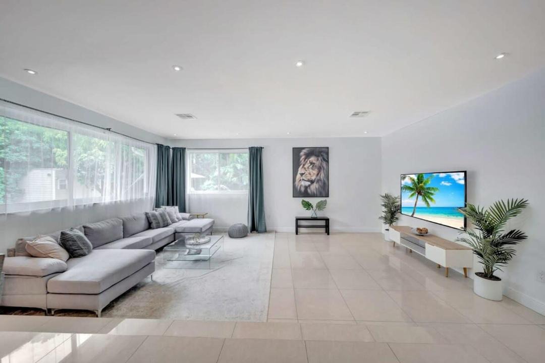 Photo of Livingroom in Golden Glades
