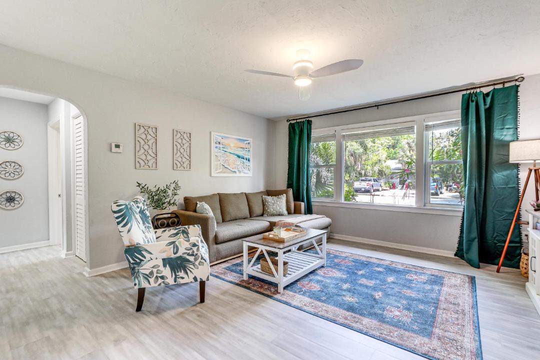 Photo of Livingroom in Downtown