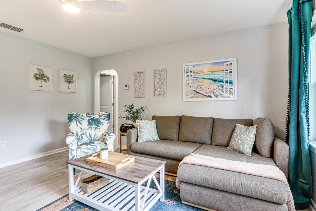 Photo of Livingroom in Downtown