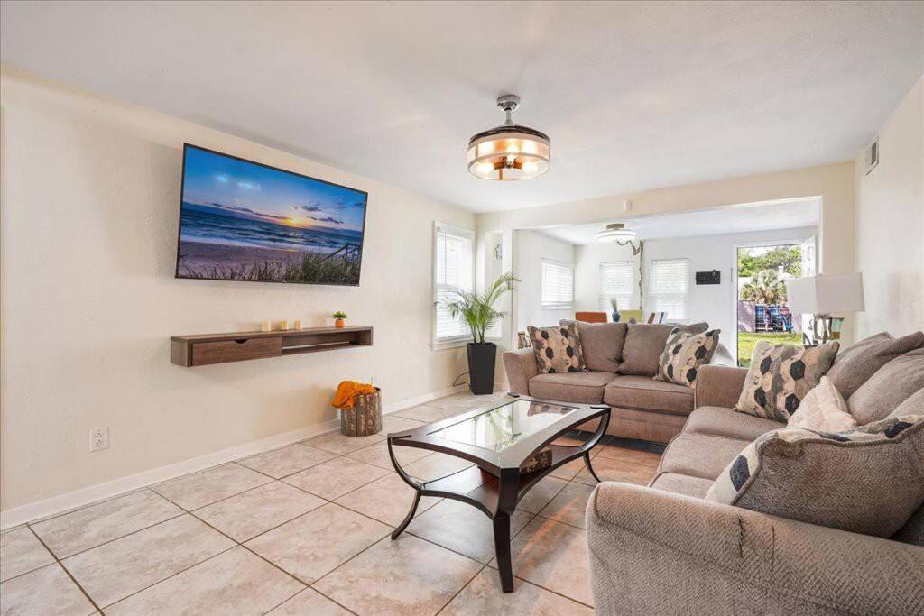 Photo of Livingroom in Seabreeze Historic District