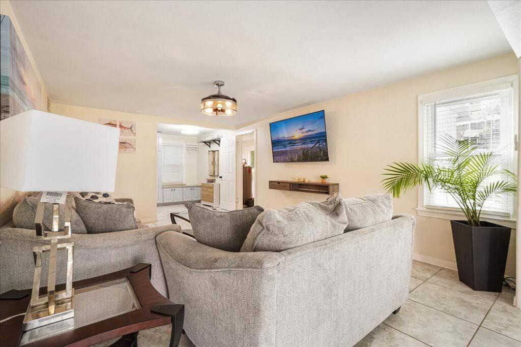 Photo of Livingroom in Seabreeze Historic District