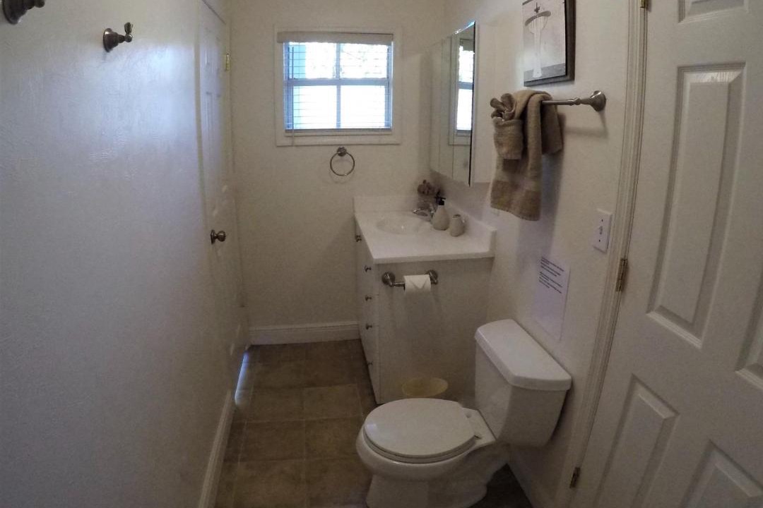 Photo of Bathroom in Altamont Manor