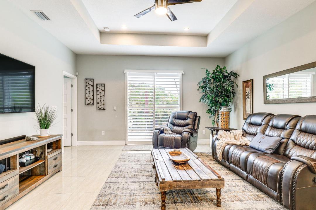 Photo of Livingroom in Carver City - Lincoln Gardens