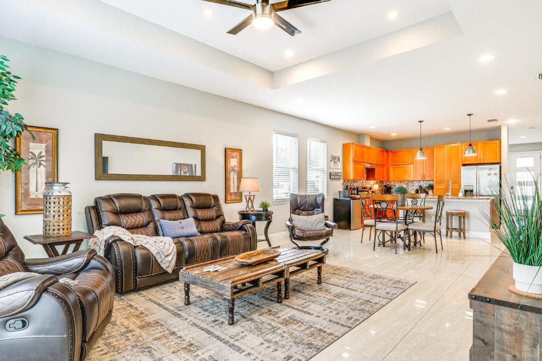 Photo of Livingroom in Carver City - Lincoln Gardens