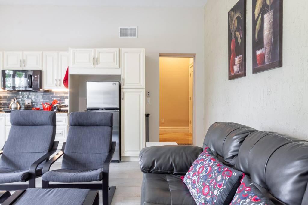 Photo of Livingroom in Imperial Point