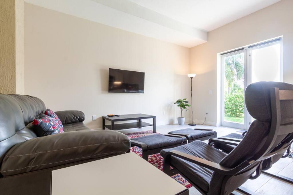 Photo of Livingroom in Imperial Point