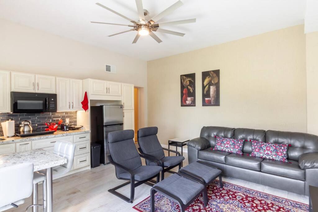 Photo of Livingroom in Imperial Point