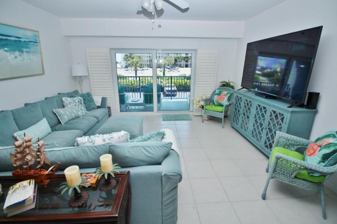 Photo of Livingroom in New Smyrna Beach
