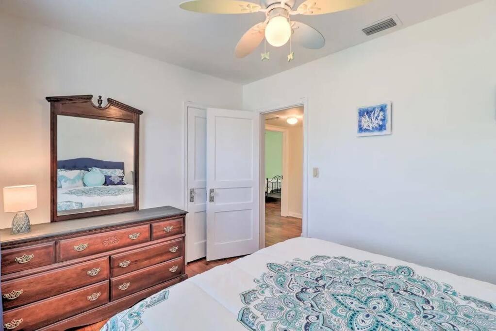 Photo of Bedroom in Lake Forest