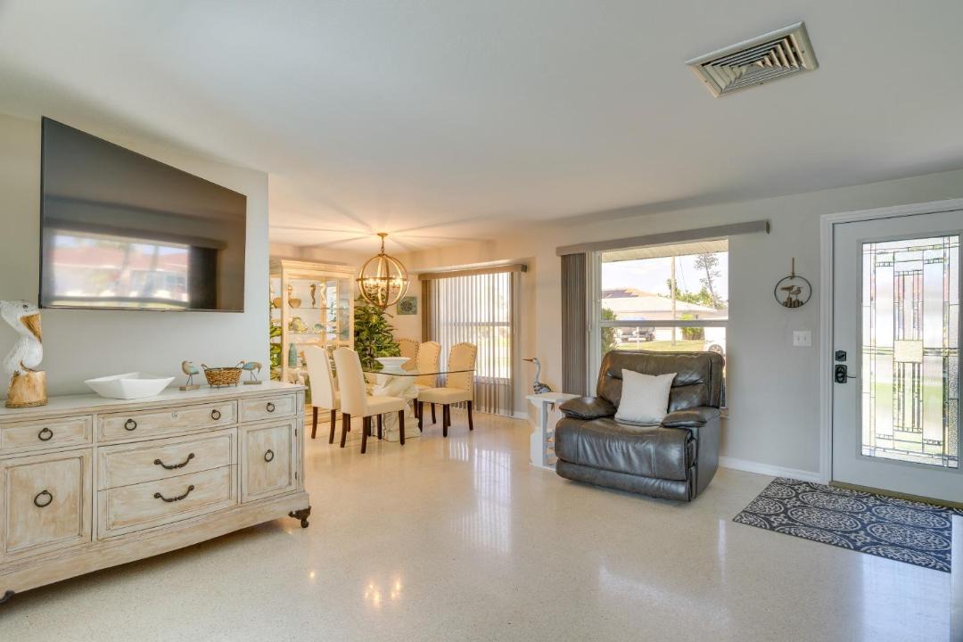 Photo of Livingroom in Lochmoor Waterway Estates