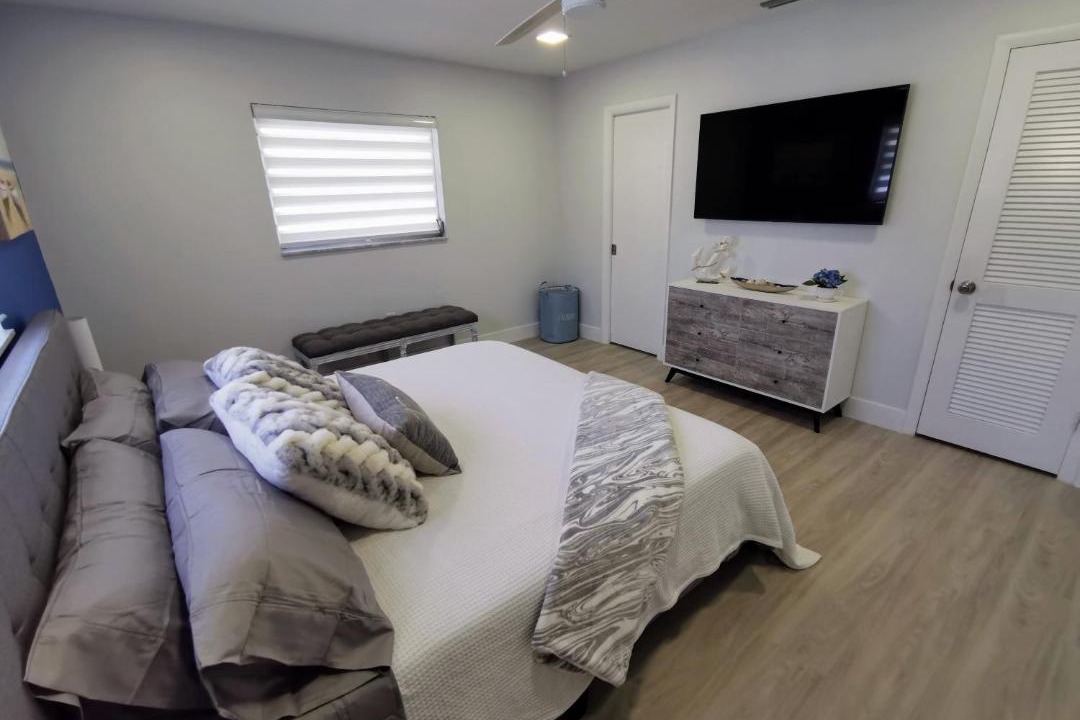 Photo of Bedroom in Gulf Gate Estates
