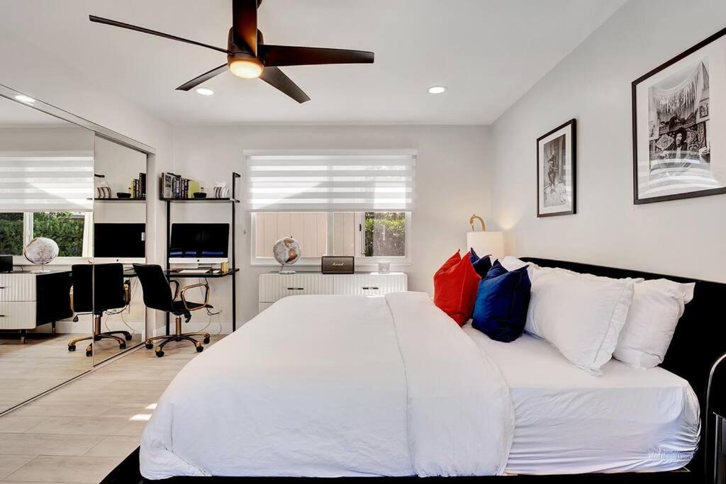 Photo of Others in Poinsettia Heights