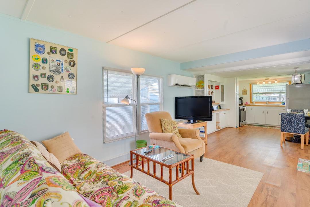 Photo of Livingroom in Signal Cove