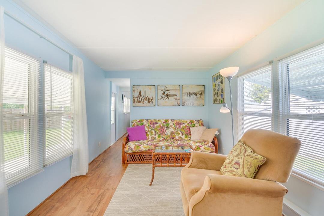 Photo of Livingroom in Signal Cove