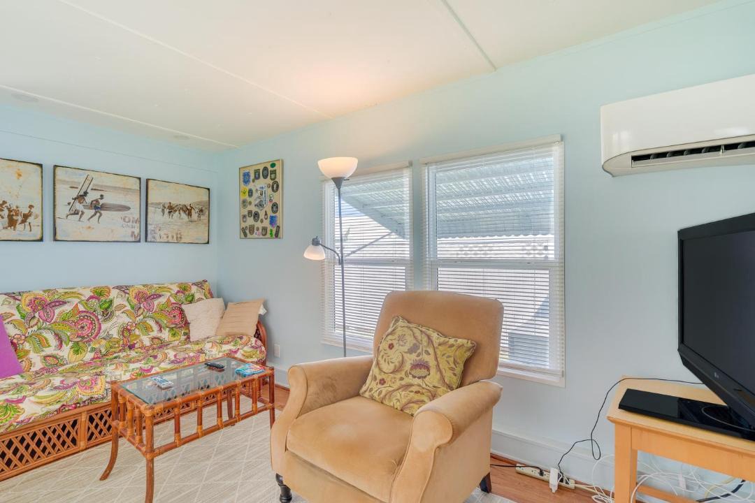 Photo of Livingroom in Signal Cove