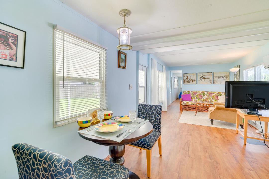 Photo of Livingroom in Signal Cove