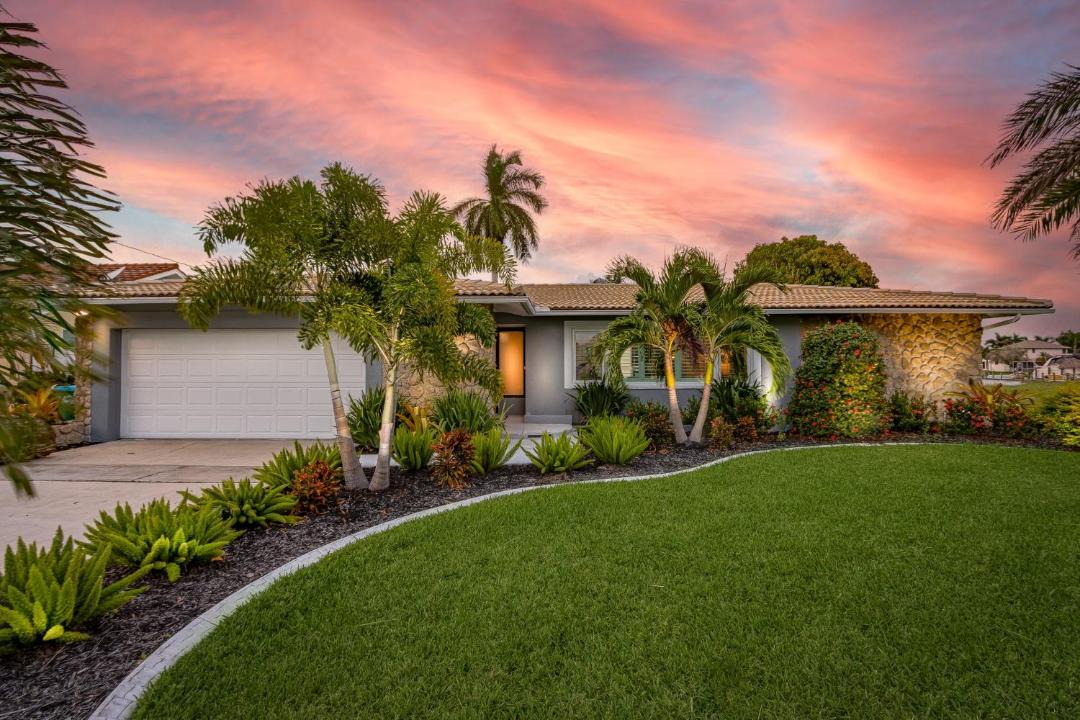 Photo of Buildings in Caloosahatchee