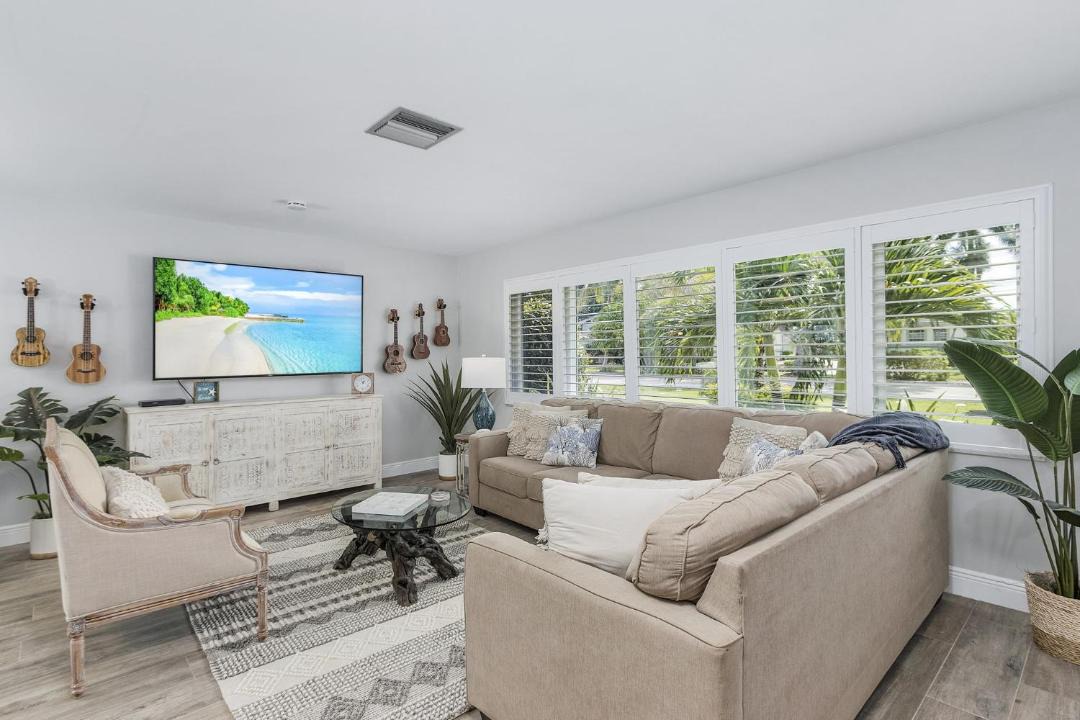 Photo of Livingroom in Caloosahatchee