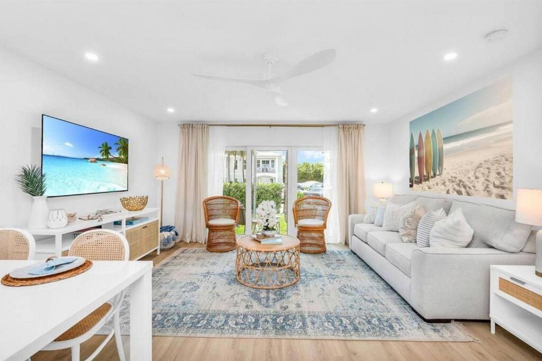Photo of Livingroom in Juno Beach