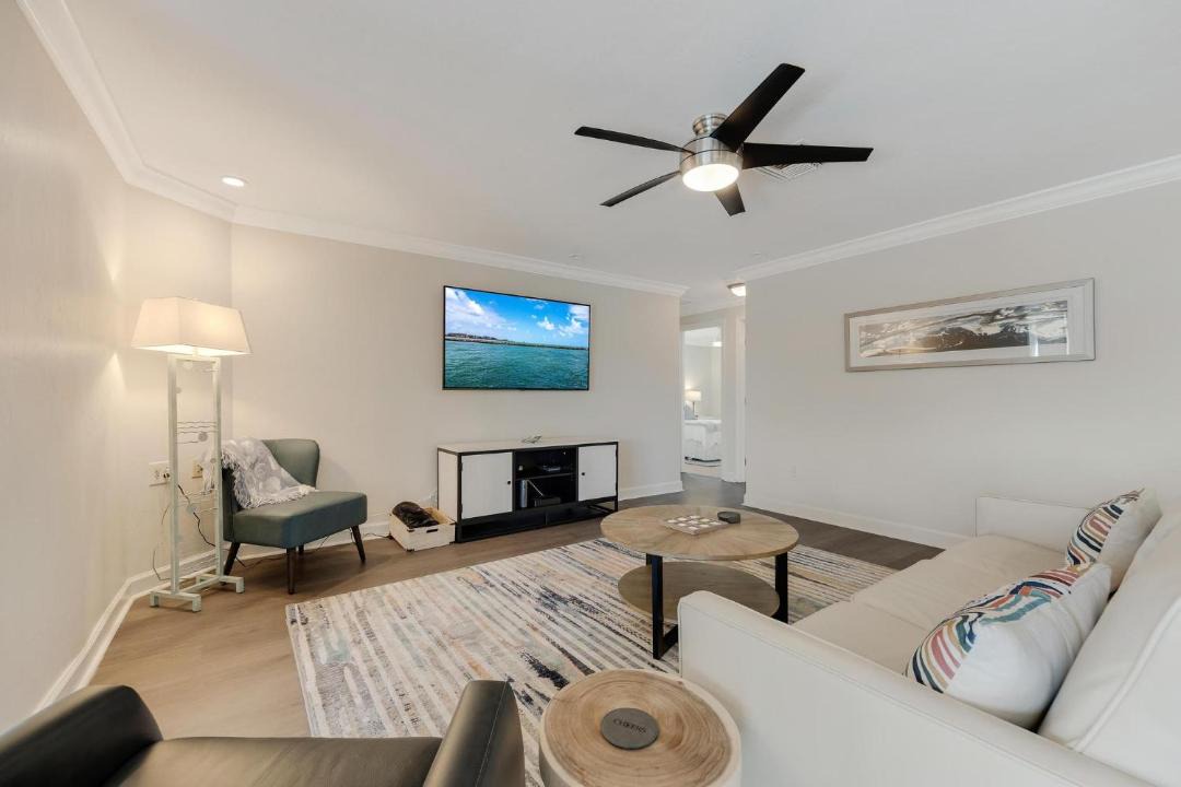 Photo of Livingroom in Yacht Club