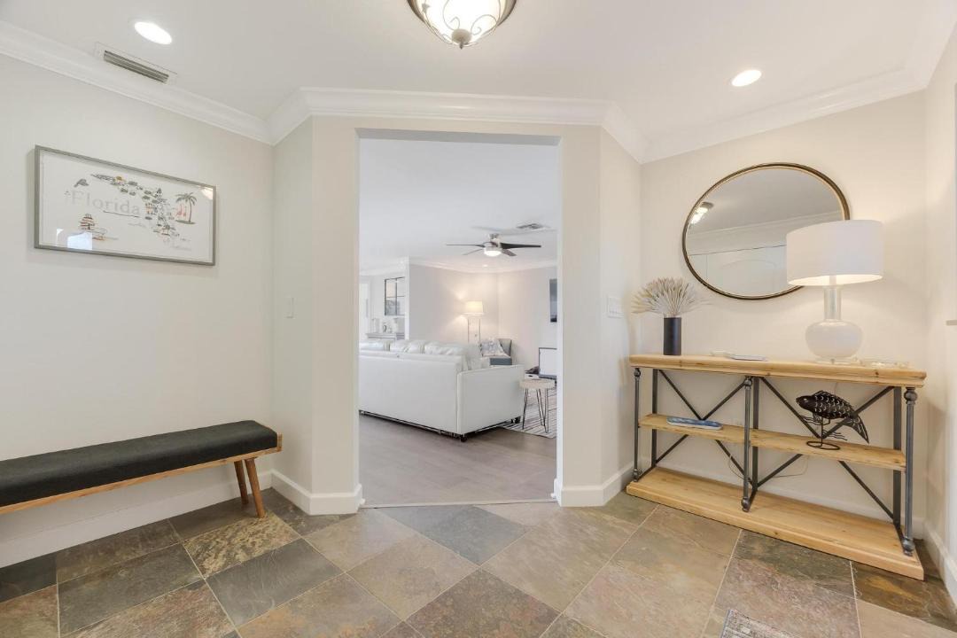 Photo of Livingroom in Yacht Club