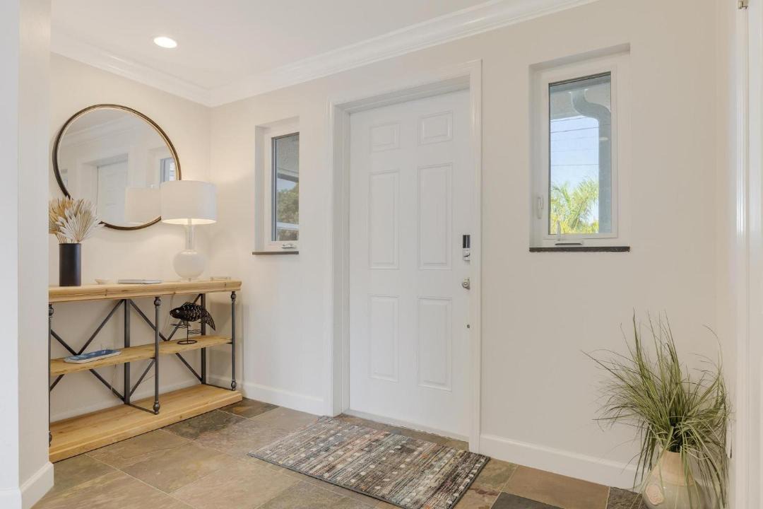 Photo of Livingroom in Yacht Club