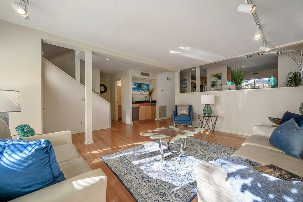 Photo of Livingroom in Bearss Plaza