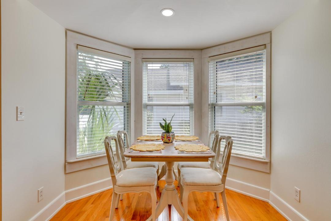 Photo of Livingroom in East Hill