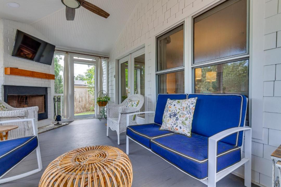 Photo of Livingroom in East Hill