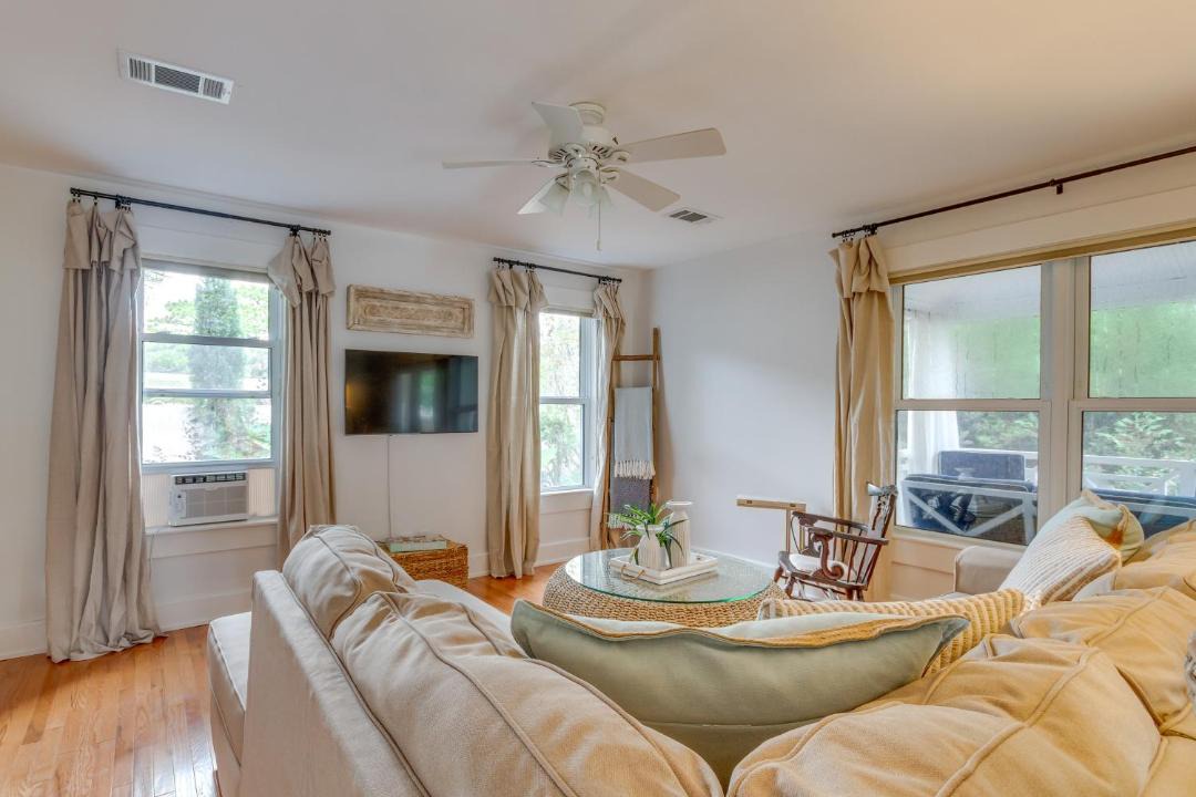 Photo of Livingroom in East Hill
