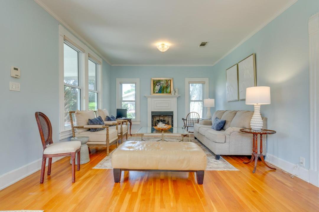 Photo of Livingroom in East Hill