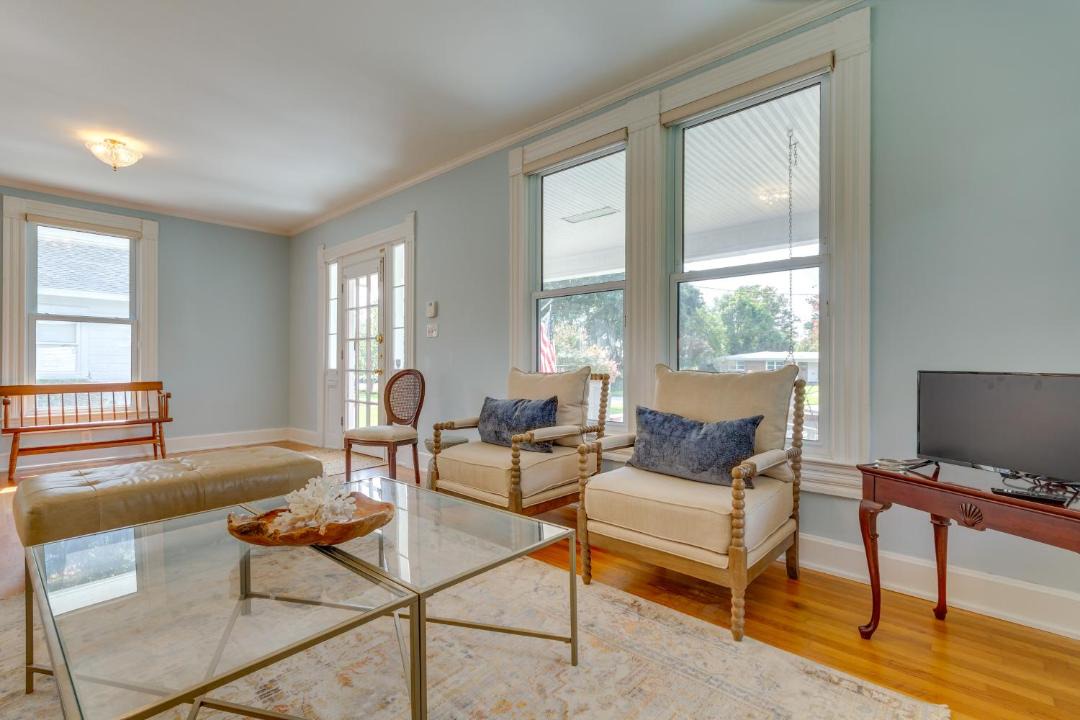 Photo of Livingroom in East Hill