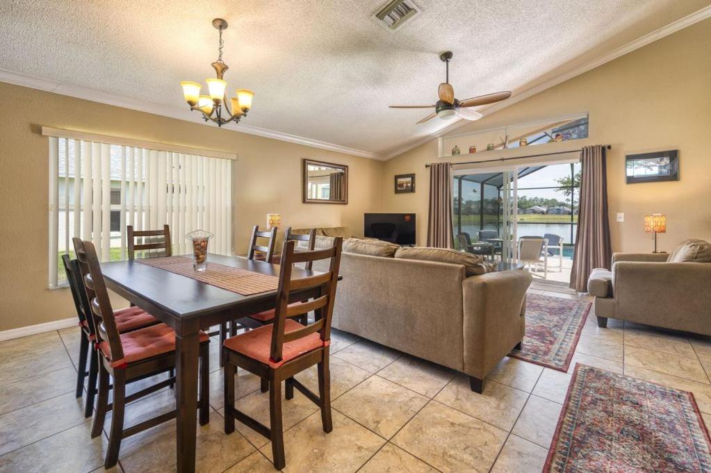 Photo of Livingroom in Lake Berkley