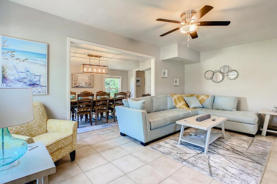 Photo of Livingroom in Gulf Gate Estates