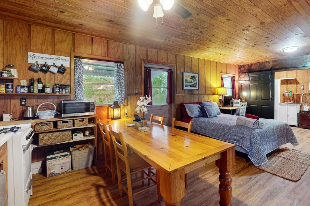 Photo of Livingroom in Bronson