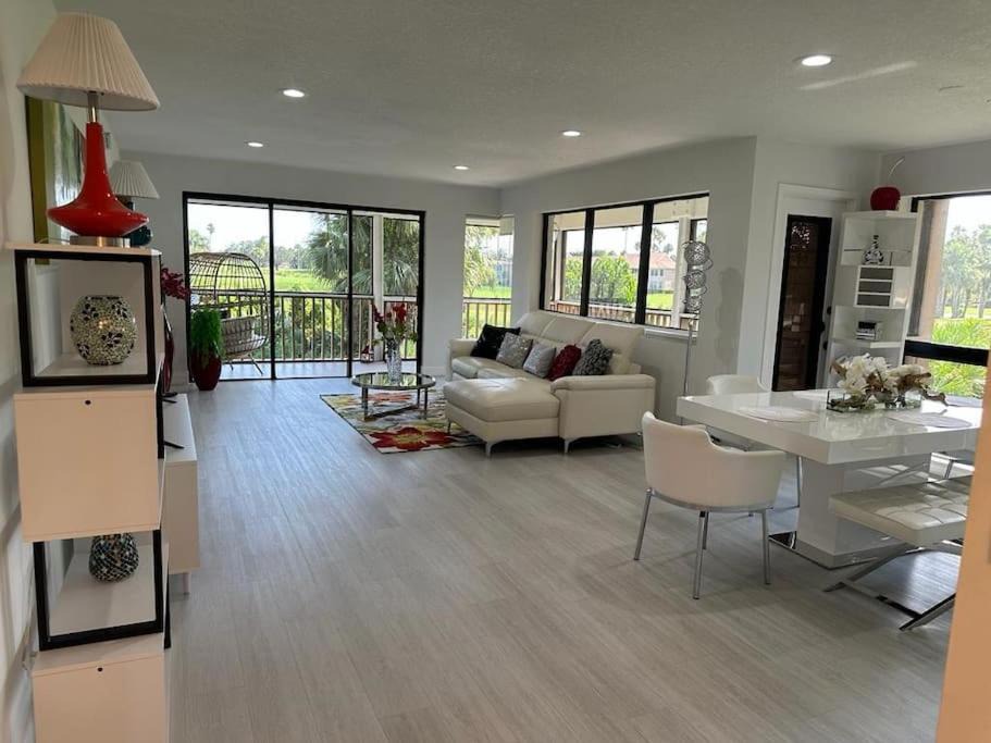 Photo of Livingroom in Hunt Club