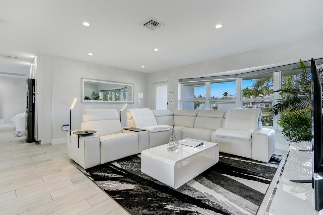 Photo of Livingroom in Coral Ridge Isles