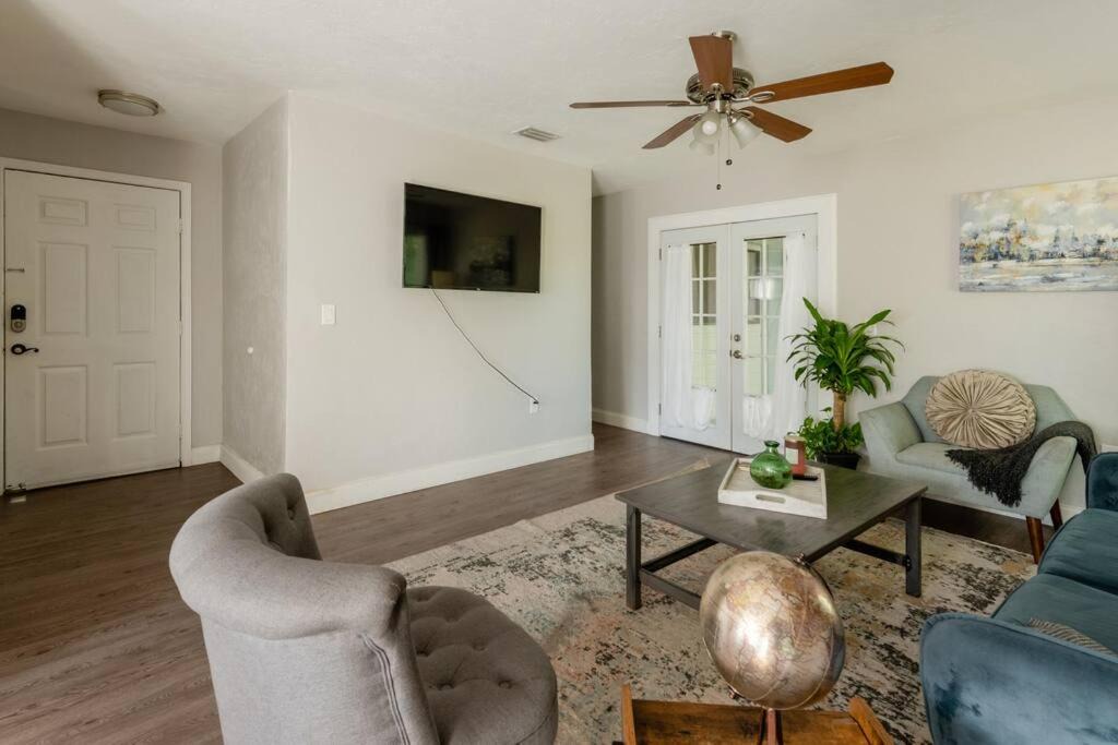 Photo of Livingroom in University Heights