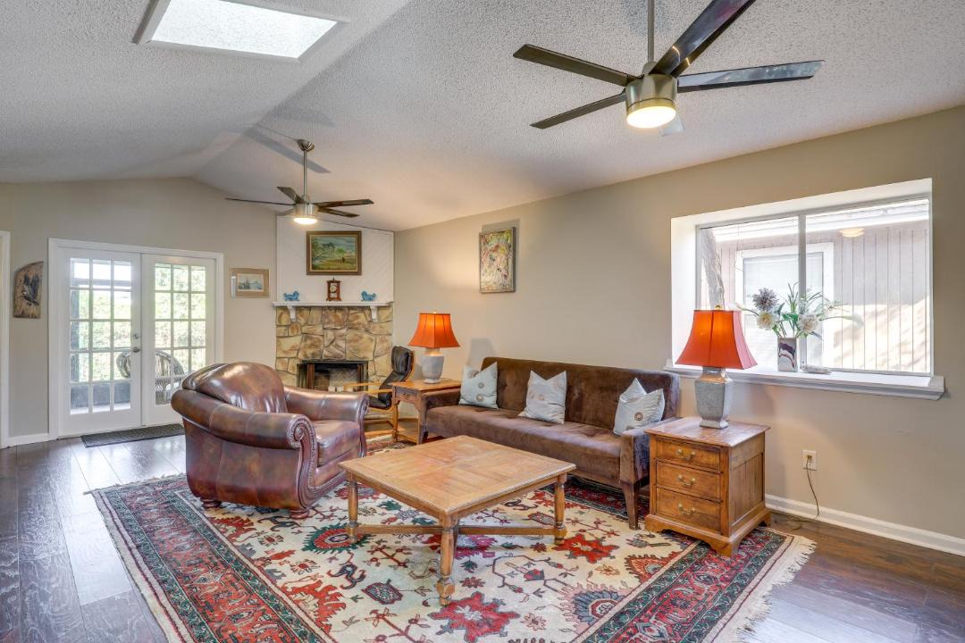 Photo of Livingroom in Dolphin's Cove