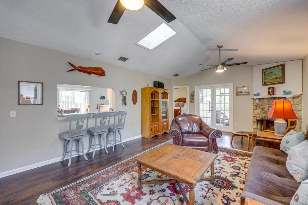 Photo of Livingroom in Dolphin's Cove