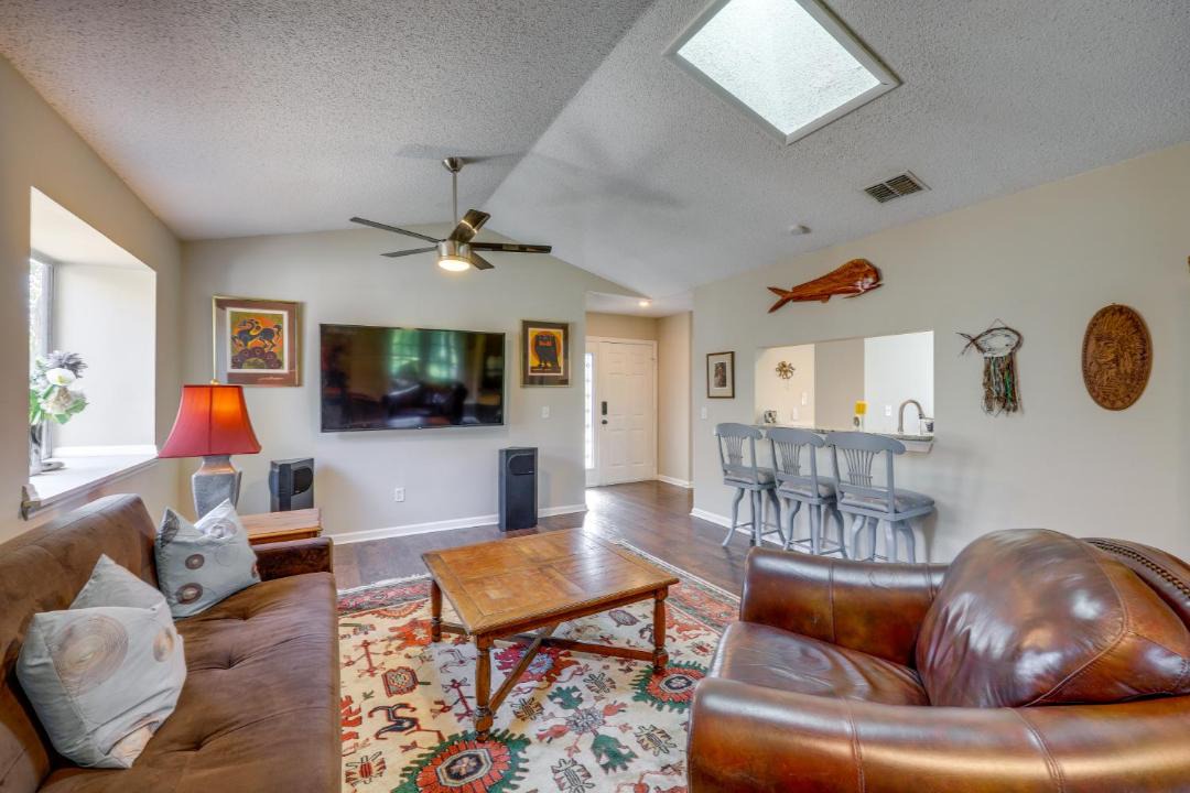 Photo of Livingroom in Dolphin's Cove