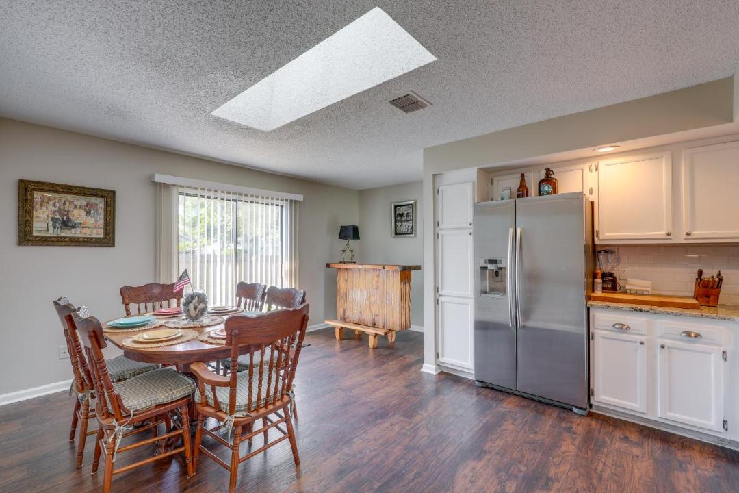 Photo of Livingroom in Dolphin's Cove