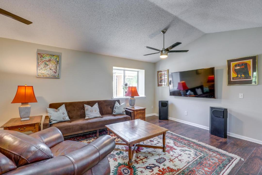 Photo of Livingroom in Dolphin's Cove