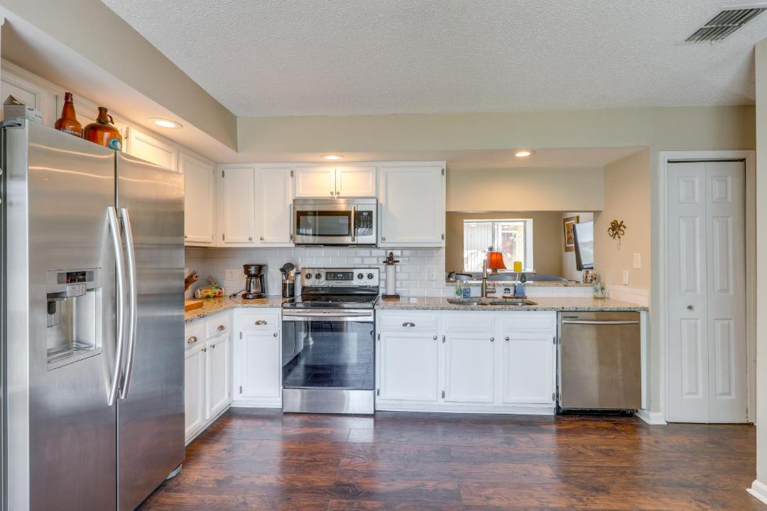 Photo of Kitchen in Dolphin's Cove