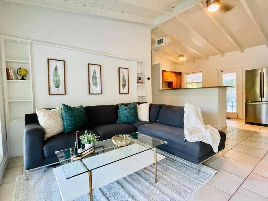 Photo of Livingroom in Wilton Manors