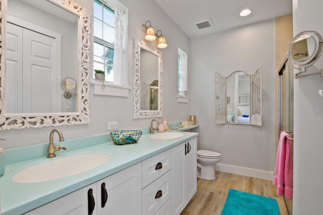 Photo of Bathroom in Naples