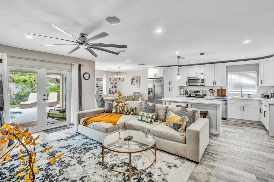 Photo of Livingroom in Tropic Palms